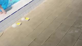 水上滾筒玩樂中驚呼
