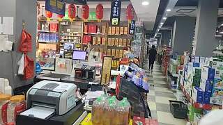 小能慫了不敢打老何