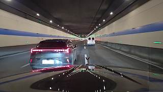 前車亂丟垃圾引眾怒