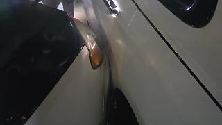 車輛剮蹭憤然結(jié)束直播