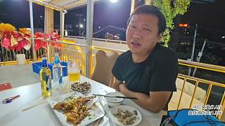 電梯遇三制服妹子推銷驚呆