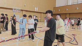 拔河選手發(fā)力姿勢吸睛