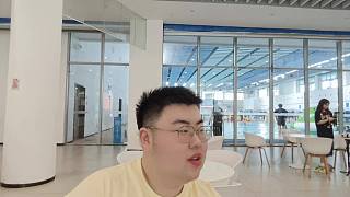 李達亨與花海運動會貼貼互動