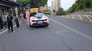 邁凱倫噴火失敗全場爆笑