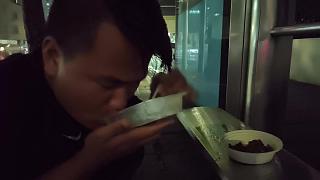 夜晚戶外進(jìn)食后大呼舒服