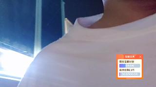 豬豬搬行李箱摔了引發(fā)大笑