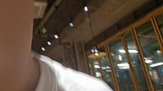 直播時(shí)愉快享用餐廳美食