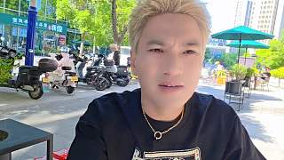 女兒分享父親丑照引發(fā)吐槽