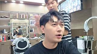 理發(fā)時(shí)抱怨劉海剪太短