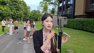 瑩瑩表演翻跟斗引觀眾沸騰