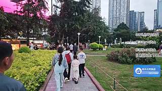 想給妹妹買(mǎi)小奶龍玩偶