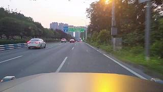 討論購買跑車觀眾熱情建議