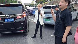余瑤露背裝驚艷亮相