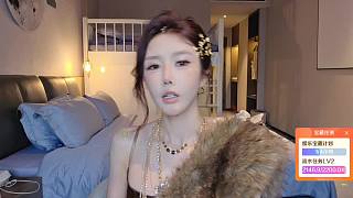 貴婦風(fēng)著裝被稱座山雕