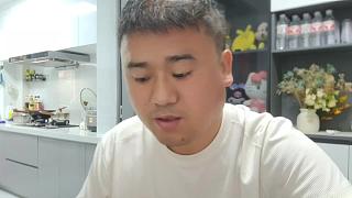 進(jìn)食時(shí)討論跟團(tuán)安排