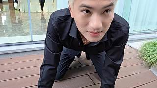 跪地互動(dòng)感謝玩具哥