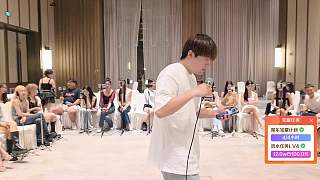 觀眾點(diǎn)歌孤單煙火準(zhǔn)備演唱