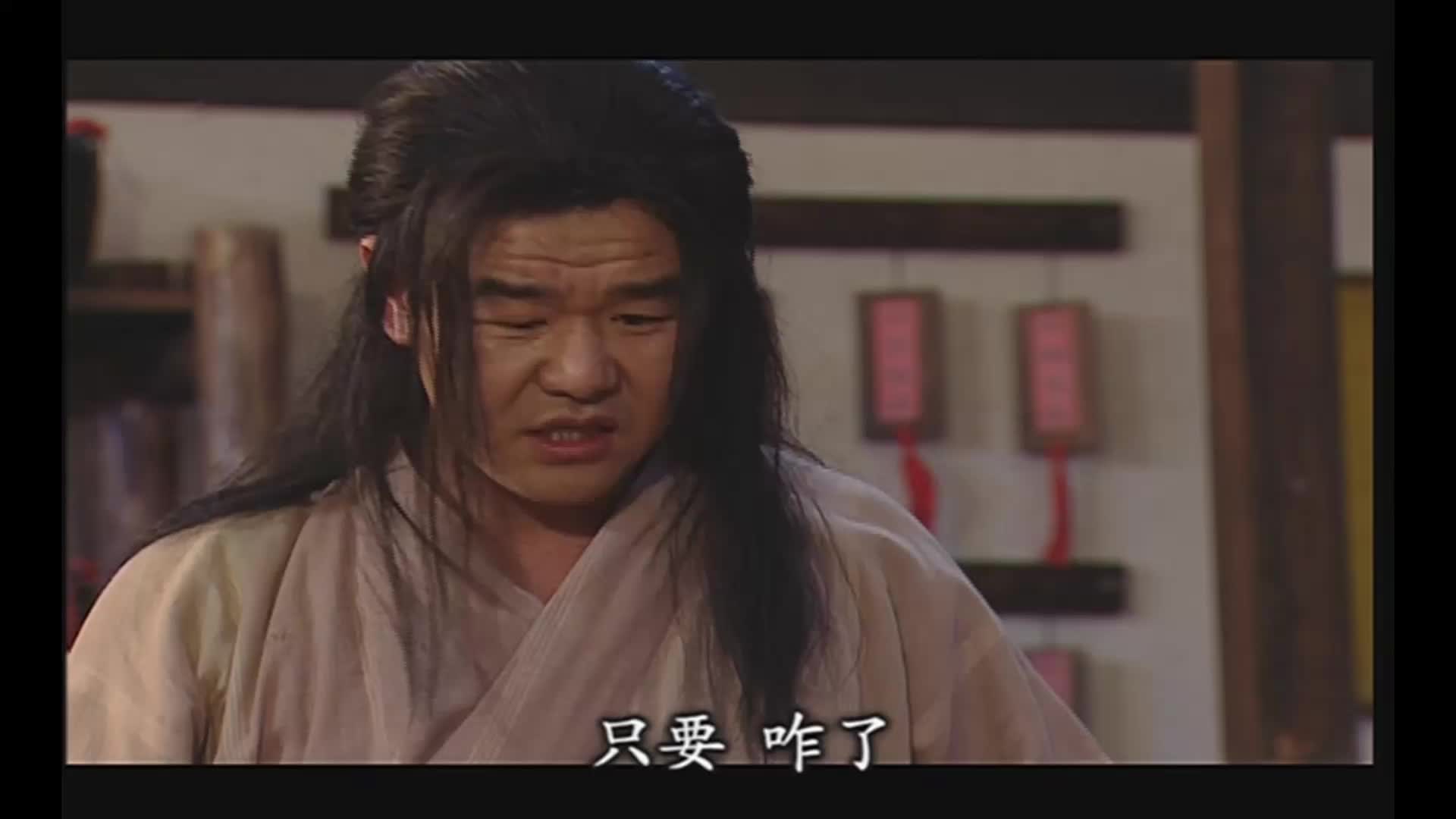 拒酒争执后妥协饮下
