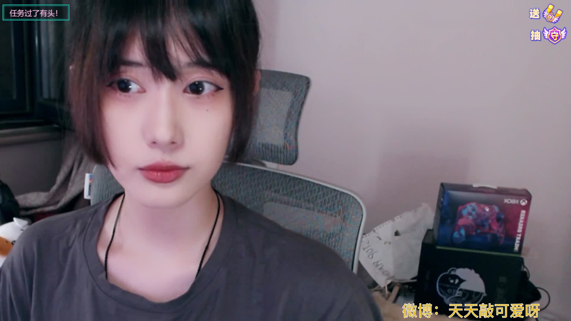忍痛展示刮痧后背部痕迹