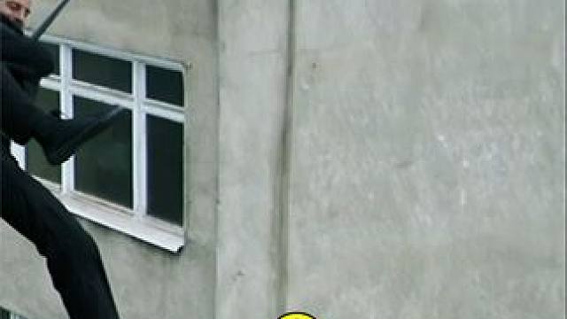 第3集丨贝爷上演世界末日真人版逃生 #贝爷 #野外生存 #纪录片