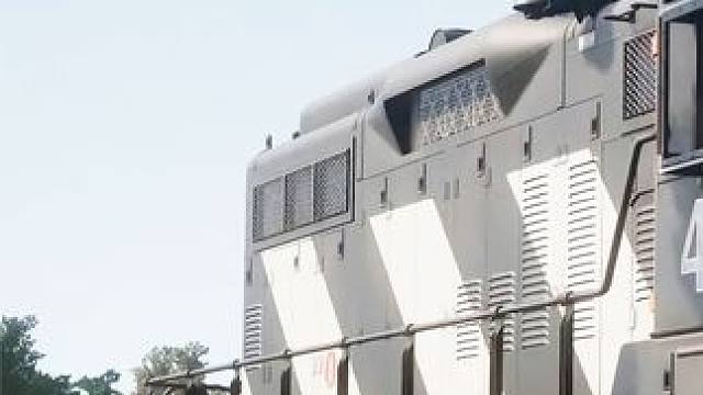 别人翻新汽车，这里专门翻新火车头。 #翻新  #改装  #火车头