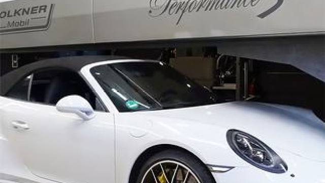 一台价值1200万的房车，拥有一个巨大的滑动车厢。 #豪车  #房车  #奢华