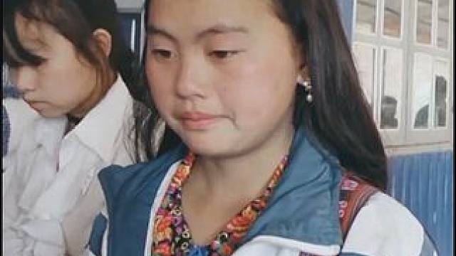 妈妈多次告诫她新年会有被抢婚的风险，她却还是去玩了 #迷雾中的孩子 #纪录片 #越南