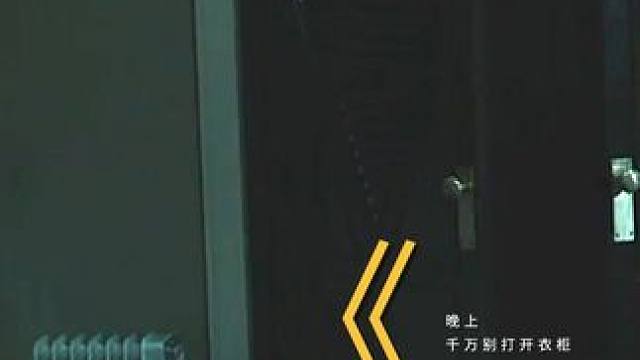 家里衣柜总自己打开，还送出布娃娃，拿走的人就会消失 #惊悚悬疑  #我的观影报告