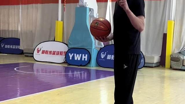 两个动作那个发力更简单#投篮教学 #三分 #三分投篮 #干拔跳投 #polo衫