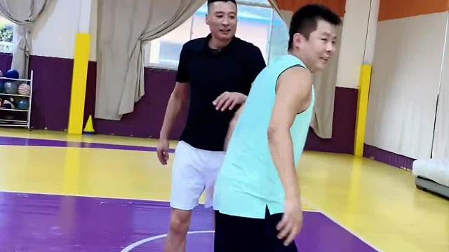 别自己玩，学会抢 卡 挤这三点掌握了，基本就很会打球了#七夕好礼季 #1v1单挑 #防守 #运球节奏 #郭教练篮球教学