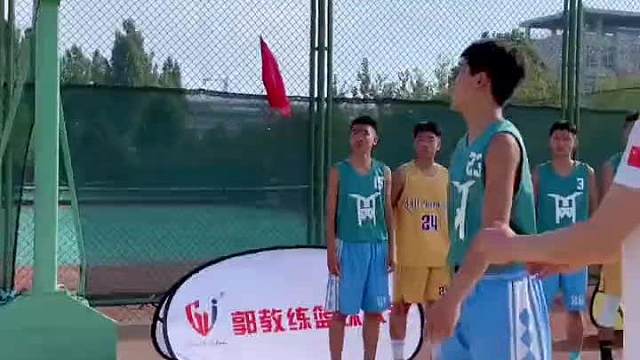 投篮空间和造犯规，其实很简单，进攻永远占主动，那么我是如何示范和教学的呢？#小助手 #篮球 #投篮