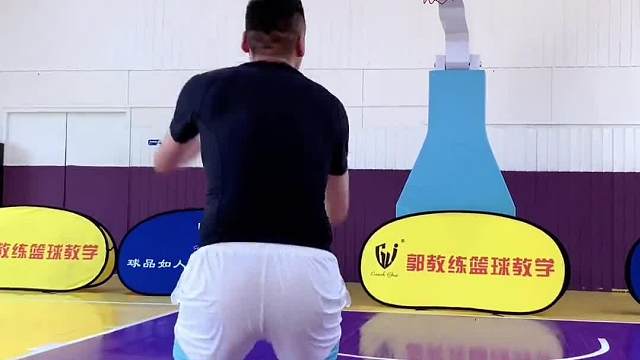 投篮脚步 合球 沉球 连贯投篮，都是一点点修正到掌握正确动作，先从近距离投篮开始，沉下心来，有易到难逐渐掌握#郭教练篮球教学 #篮球 #投篮 #跳投 #小助手