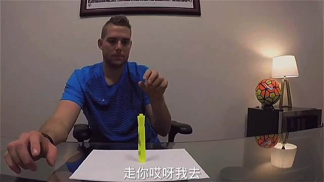 搞笑配音，随手一扔立住了，这也太巧合了吧