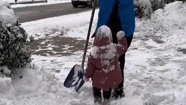 爸爸带娃，到底谁带谁？#搞笑配音#每日一笑#一定要看到最后