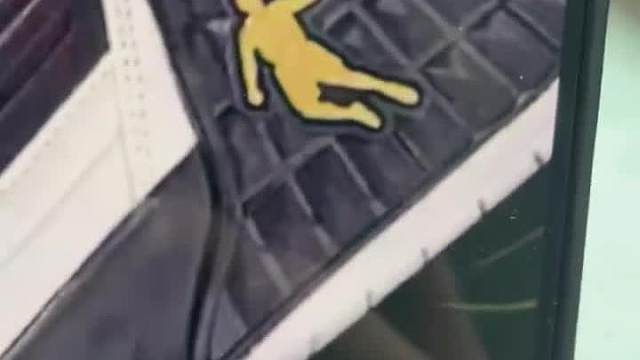 盘点盲盒开箱的搞笑瞬间，开出来全是山寨产品，一件比一件离谱！