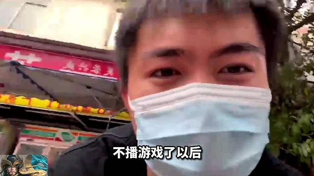 国服关羽明眸被迫提桶进厂，苦干一天赚了两块四还惨遭厂妹嫌弃