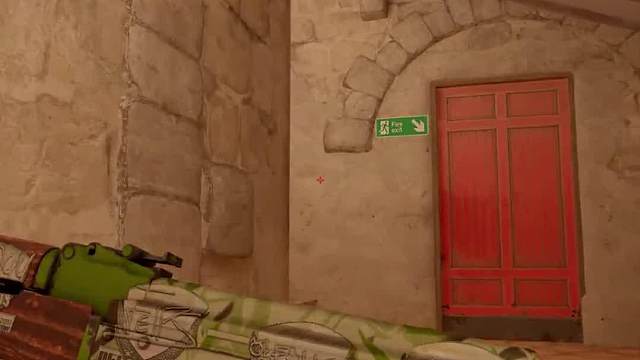 别在旋转楼梯的喷子老六面对面了，跟pro哥一样上VIP吧！#CS2#游戏教学