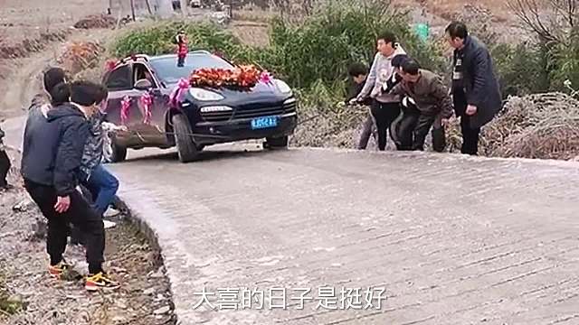 搞笑配音，这两辆救援车，是来救援的还是来搞笑的