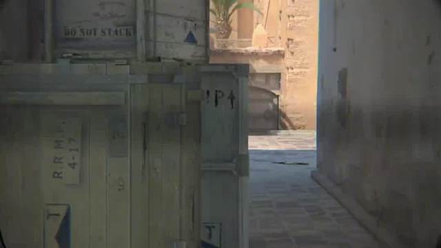 三颗沙二实用烟雾，在暗道丢个冷神的中门满封烟帅队友一脸#CS2#游戏教学