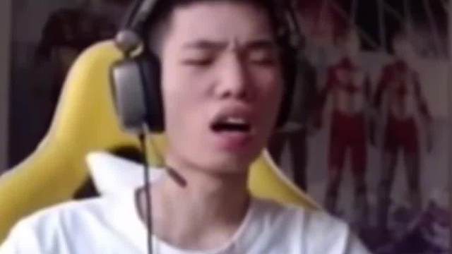 主播鲨鱼怒砸手机，原因竟是因为这……