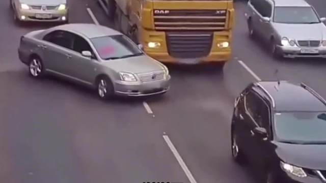 强行加塞悲剧了