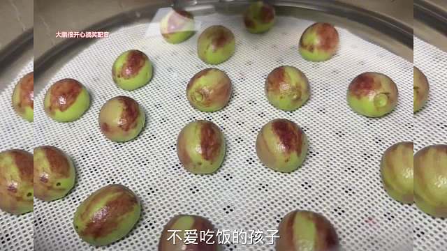 搞笑配音，馒头这么做，孩子抢着吃