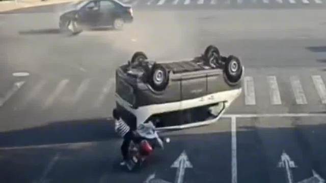 大姐实力爆棚，但你走错道了知道吗？