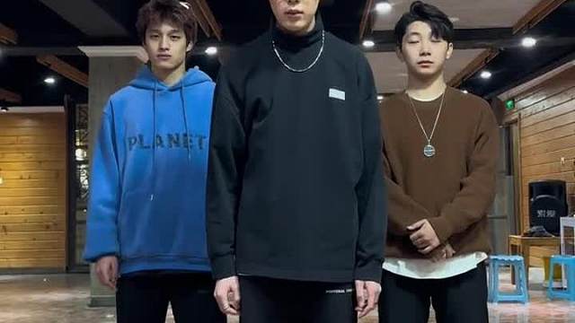 我说个事，今天没段子耍个帅