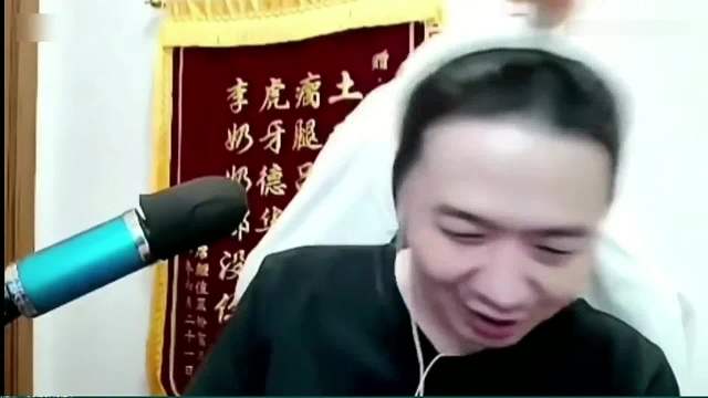 德华巅峰赛反向冲分，被辅助单杀后又被暃打到当场破防，花式切菜