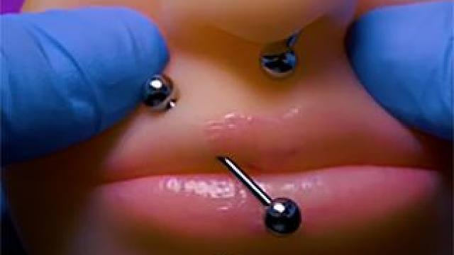 打舌钉是种什么体验？看到最后的都是狠人！ #舌钉  #穿孔  #逆袭  #美容