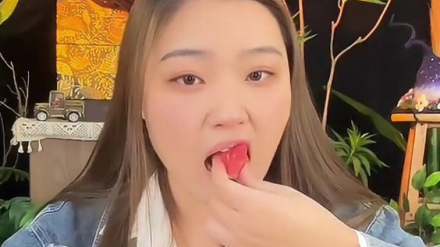 口水永动机，第一次吃腌水果，被惊住了，居然这么好吃！！没吃过的你们一定要试试，真的太太太好吃了，一包