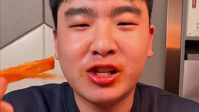 能吃辣的宝子一定要试一下这个爆辣豆卷！很香很过瘾！ #好吃到停不下来 #辣条 #零食推荐