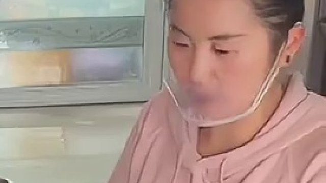 “人生从来都不可能完美的，各有各的不足，各有各的难处，各有各的烦恼，各有各的生活方式，我们过好当下，