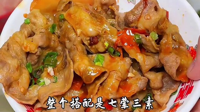 新店开业的市井风地道川味火锅，竟然放出10个菜7荤3素才108元，连锅底都包含！挑战再次成功！这顿火